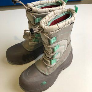 The North Face Snow boots size 4 (big girl) Girls